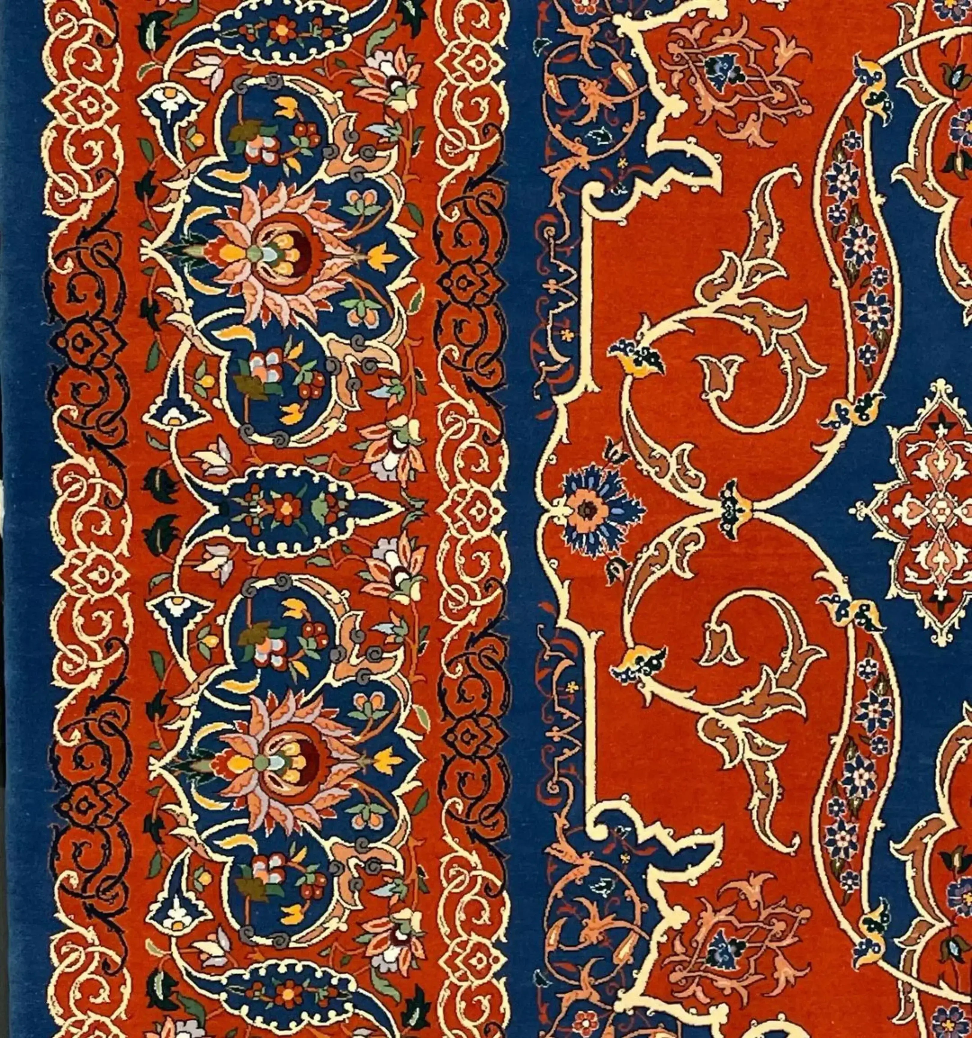 Masterfully crafted Persian round rug, ideal as a statement piece for modern and traditional homes.